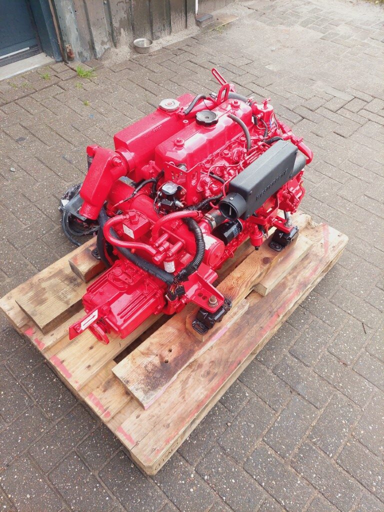 Westerbeke Marine engine (2x) W33 33hp Heat exchanger - AB Marine service