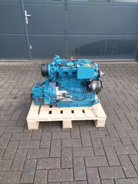 Lister LPW4 SABB L4.186 40hp with reverse gear (Keel cooling)