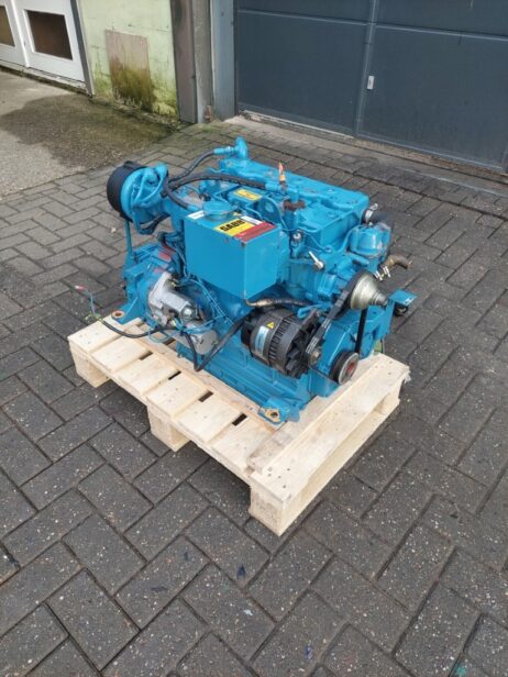 Lister LPW4 SABB L4.186 40hp with reverse gear (Keel cooling) - Image 3