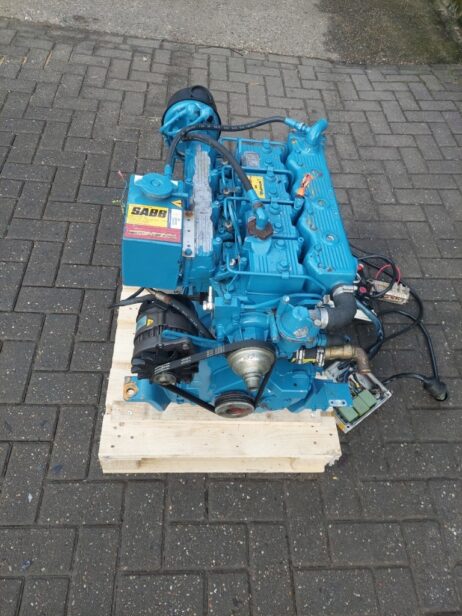 Lister LPW4 SABB L4.186 40hp with reverse gear (Keel cooling) - Image 10