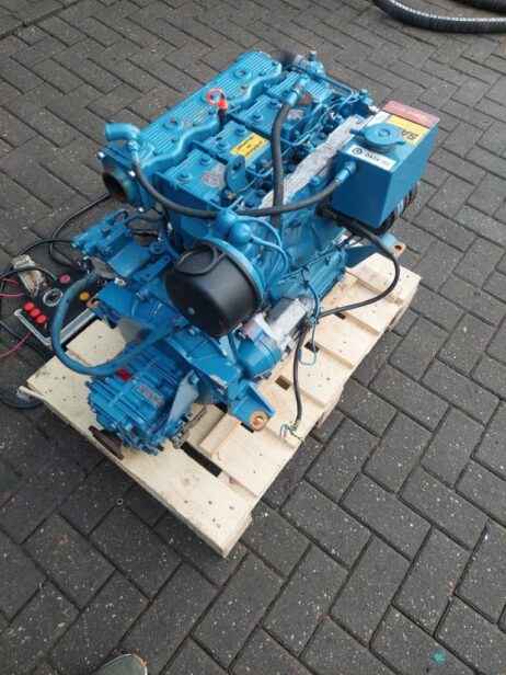 Lister LPW4 SABB L4.186 40hp with reverse gear (Keel cooling) - Image 4