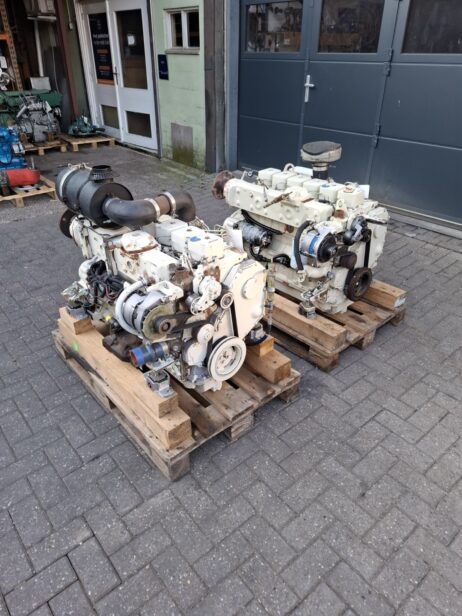 Cummins  2x 6B 5.9-M  115Pk Marine engine 24v (engine only)