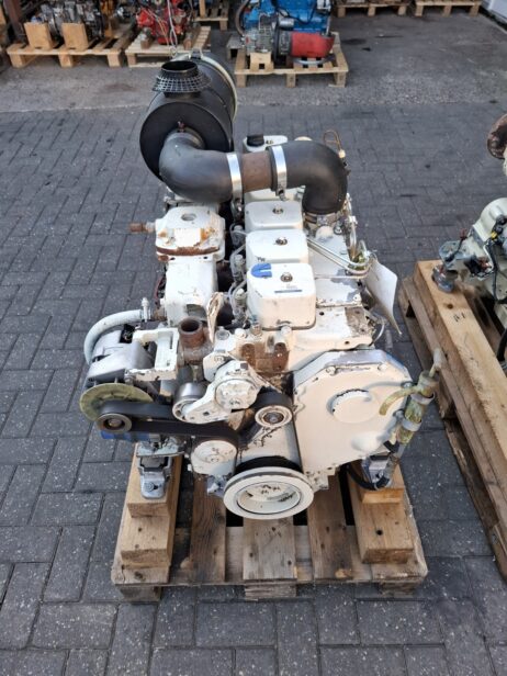 Cummins  2x 6B 5.9-M  115Pk Marine engine 24v (engine only) - Image 10