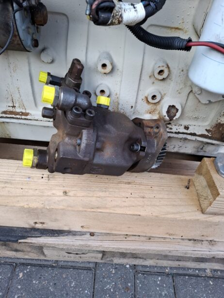 Cummins  2x 6B 5.9-M  115Pk Marine engine 24v (engine only) - Image 4