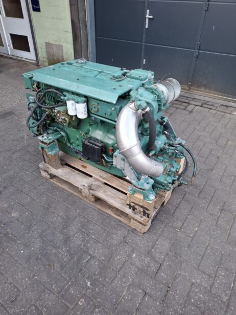 Volvo Penta TAMD60  250hp  with Twindisc MG502 reverse gear - Image 15