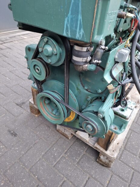 Volvo Penta TAMD60  250hp  with Twindisc MG502 reverse gear - Image 5