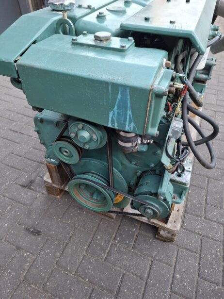 Volvo Penta TAMD60  250hp  with Twindisc MG502 reverse gear - Image 4