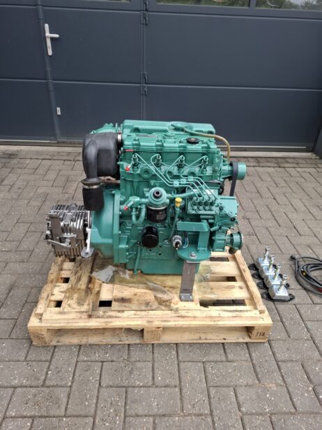 Volvo Penta D2-55L with Gearbox and Dashboard