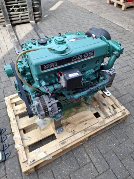 Volvo Penta D2-55L with Gearbox and Dashboard - Image 6