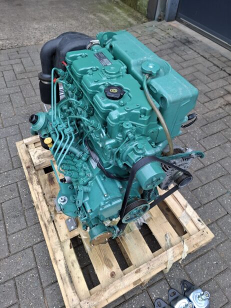 Volvo Penta D2-55L with Gearbox and Dashboard - Image 4