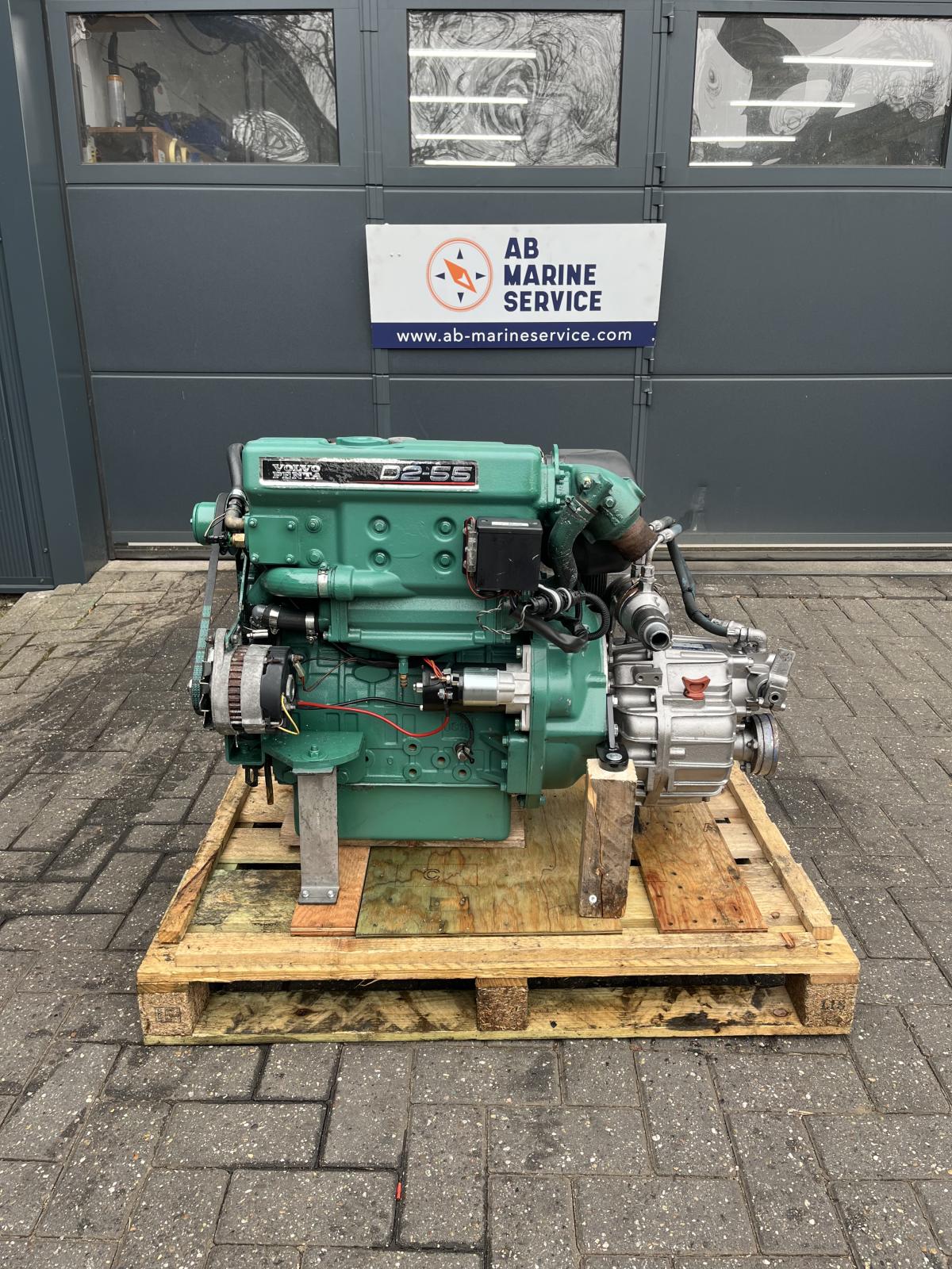 Volvo Penta D2-55L mit Getriebe und Armaturenbrett – Bild 3