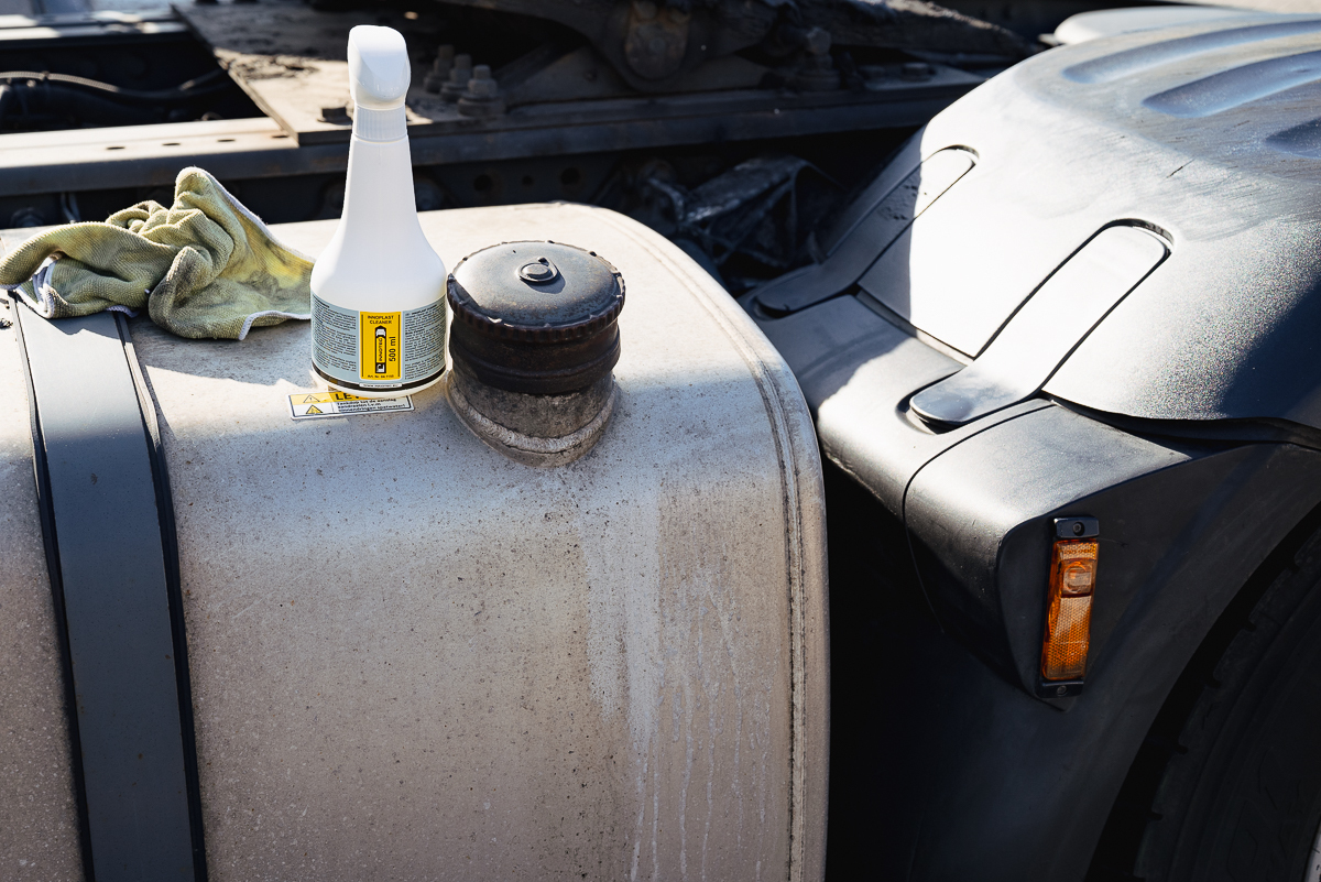 Innotec Innoplast Cleaner | Clean your bilge? Professional product for cleaning plastic bumpers, decorative strips and sails - Image 6