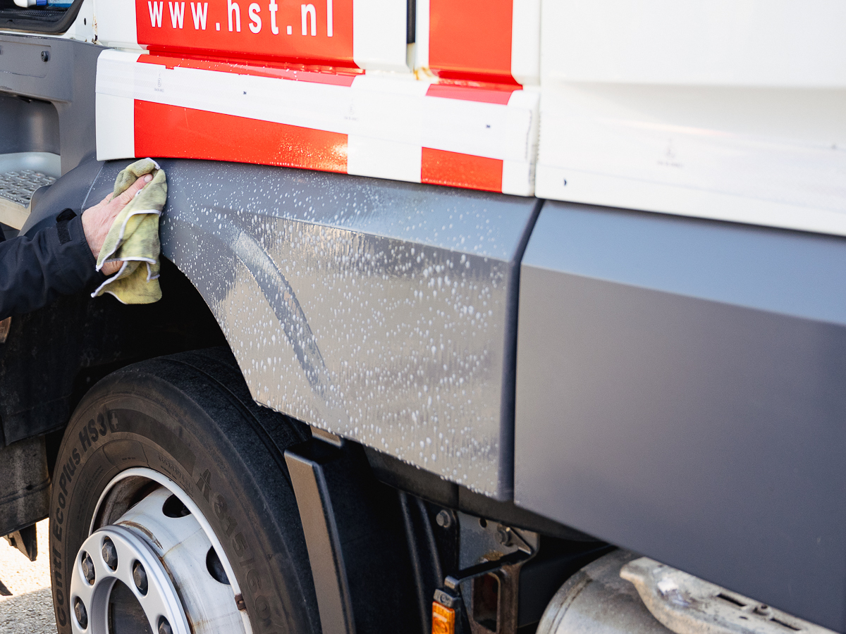 Innotec Innoplast Cleaner | Clean your bilge? Professional product for cleaning plastic bumpers, decorative strips and sails - Image 5