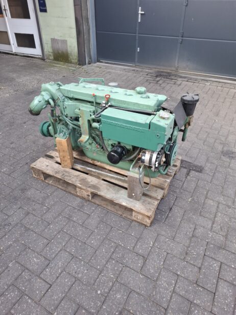 Volvo Penta AQD40 (AD40) 130hp engine only - Image 8