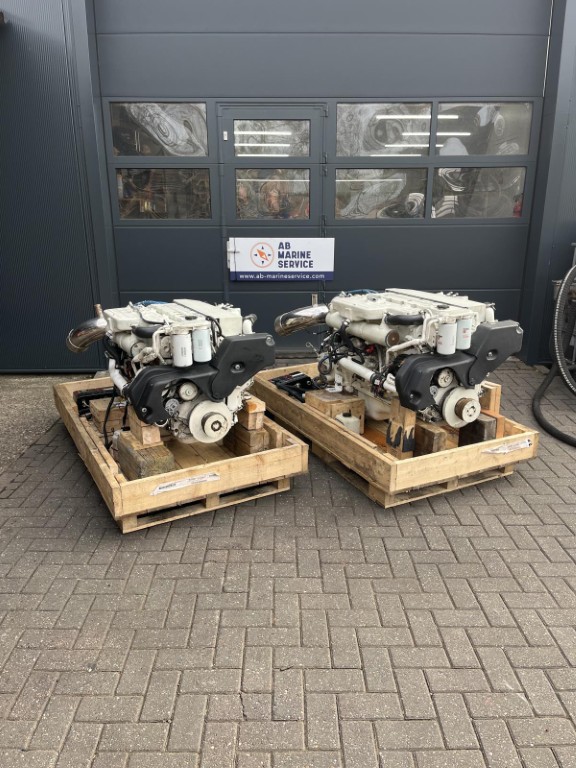 2x Cummins QSB6.7M 300hp with reverse gear