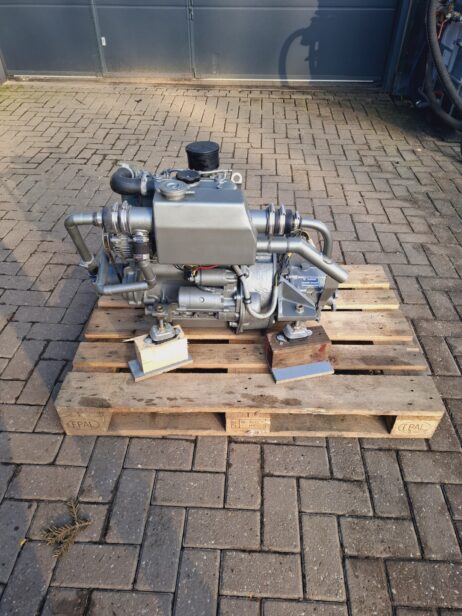 Mitsubishi K3B 17hp Marine engine with heat exchanger reverse gear