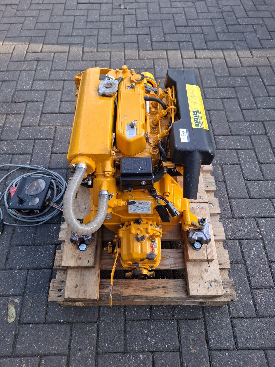 Vetus M3.28 28 PS komplett mit Wendekupplung und Armaturenbrett – Bild 8