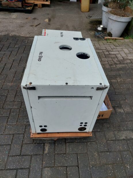Cummins Onan 6.5Kva 6.5MDKDP generator 110/220V with cabinet - Image 9