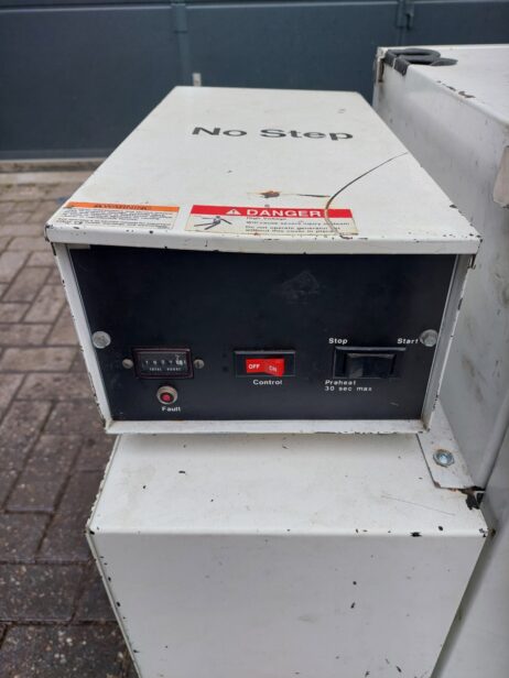 Cummins Onan 6.5Kva 6.5MDKDP generator 110/220V with cabinet - Image 6