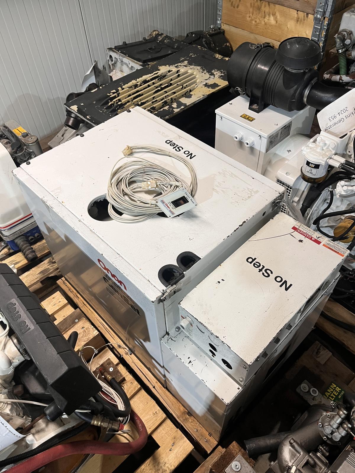 Cummins Onan 6.5Kva 6,5MDKDP generator 220v met kast - Afbeelding 11