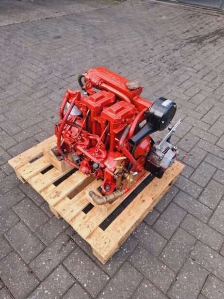 Ruggerini MM150 Marine engine 15hp with reverse gear - Image 4