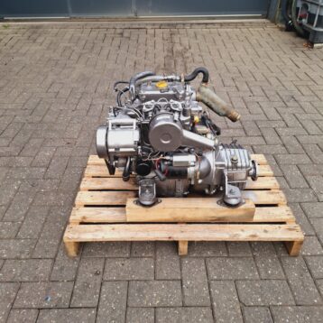 Yanmar 2QM15 marine engine with gearbox and dashboard