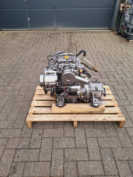 Yanmar 2QM15 marine engine with gearbox and dashboard
