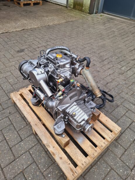 Yanmar 2QM15 marine engine with gearbox and dashboard - Image 8