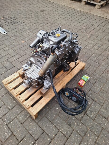 Yanmar 2QM15 marine engine with gearbox and dashboard - Image 7