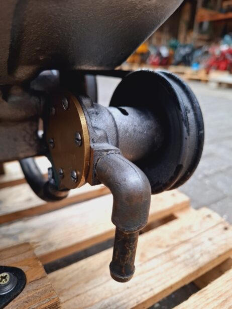Yanmar 2QM15 marine engine with gearbox and dashboard - Image 5