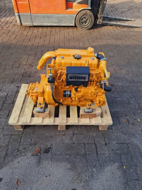 Vetus M4.14 33hp Marine engine with heat exchanger and reverse gearbox