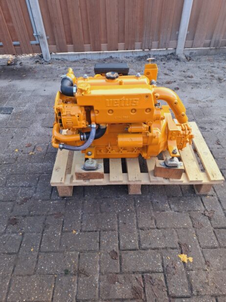 Vetus M4.14 33hp Marine engine with heat exchanger and reverse gearbox - Image 6