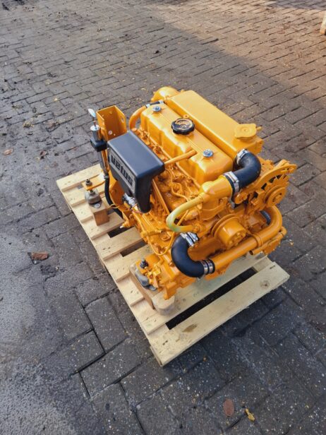 Vetus M4.14 33hp Marine engine with heat exchanger and reverse gearbox - Image 8