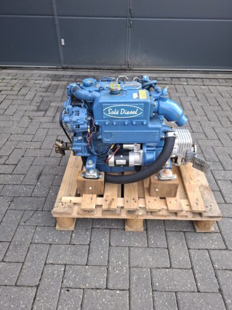 Sole mini 26 25pk scheepsmotor met keerkoppeling (kielkoeling)