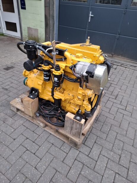 John Deere 4045-TMF50 150hp @2300rpm marine engine with PRM reversing gear (24V) - Image 12