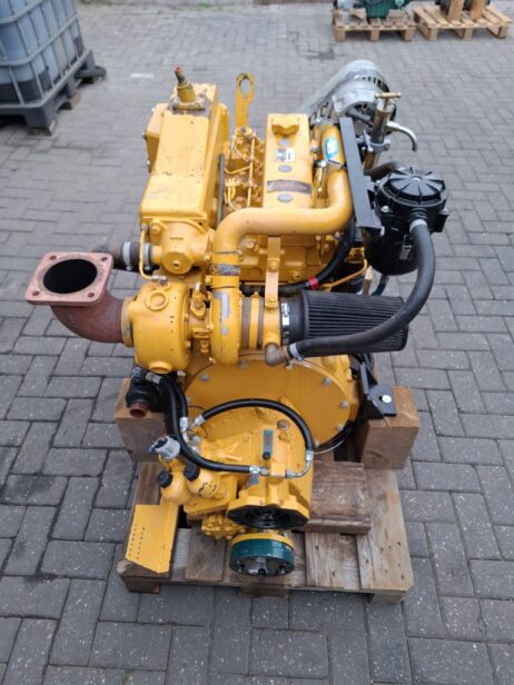 John Deere 4045-TMF50 150hp @2300rpm marine engine with PRM reversing gear (24V) - Image 8