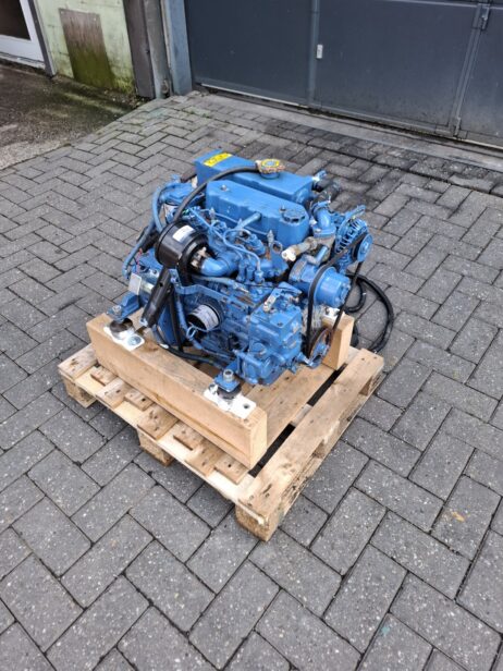 Sole mini 26 25hp Marine engine with reverse gearbox - Image 5