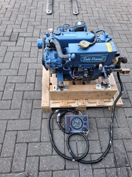 Sole mini 26 25hp Marine engine with reverse gearbox - Image 3