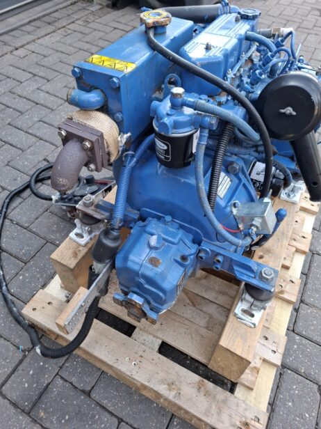 Sole mini 26 25hp Marine engine with reverse gearbox - Image 8