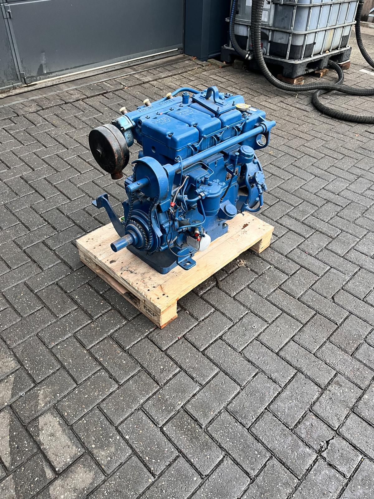 Lister 30hp STW3 marine engine with reversing gear (keel cooling) - Image 6