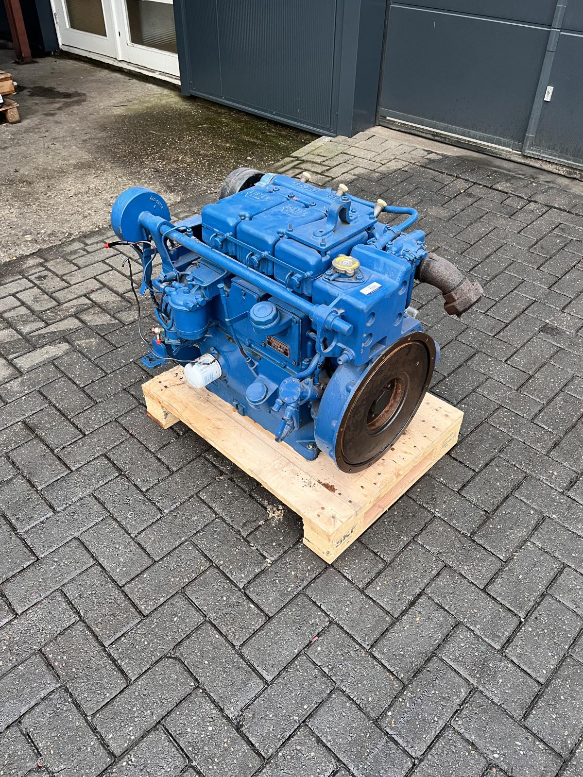 Lister 30hp STW3 marine engine with reversing gear (keel cooling) - Image 4