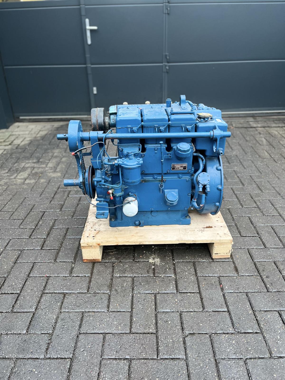 Lister 30hp STW3 marine engine with reversing gear (keel cooling) - Image 9