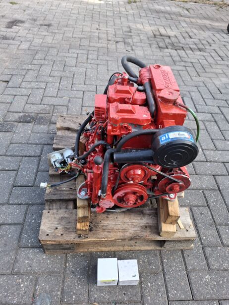 Ruggerini MM191 Marine engine 20hp with reverse gear - Image 3