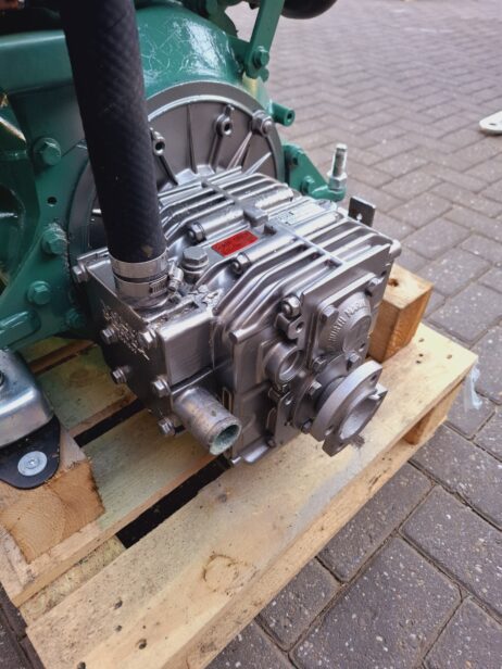 Volvo Penta MD22  50pk scheepsmotor met keerkoppeling en dashboard - Afbeelding 7