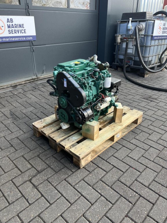 Volvo Penta MD22 50hp Marine Engine with Gearbox and Dashboard - Image 11