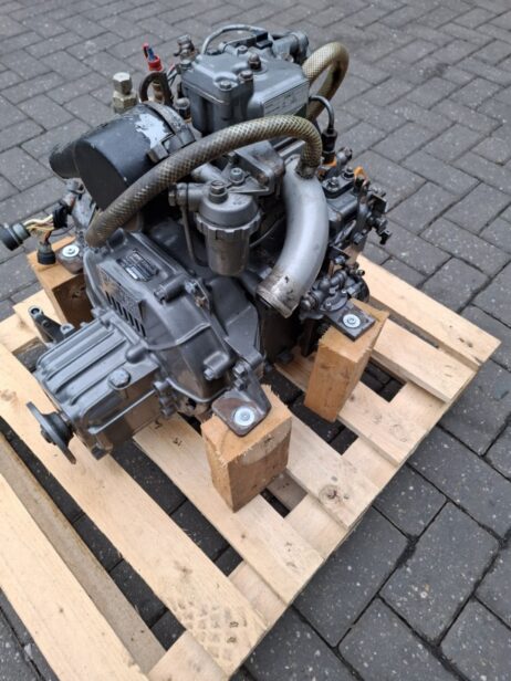 Yanmar 1GM10 10hp Marine engine with reverse gear - Image 5