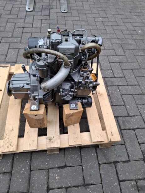 Yanmar 1GM10 10hp Marine engine with reverse gear - Image 3