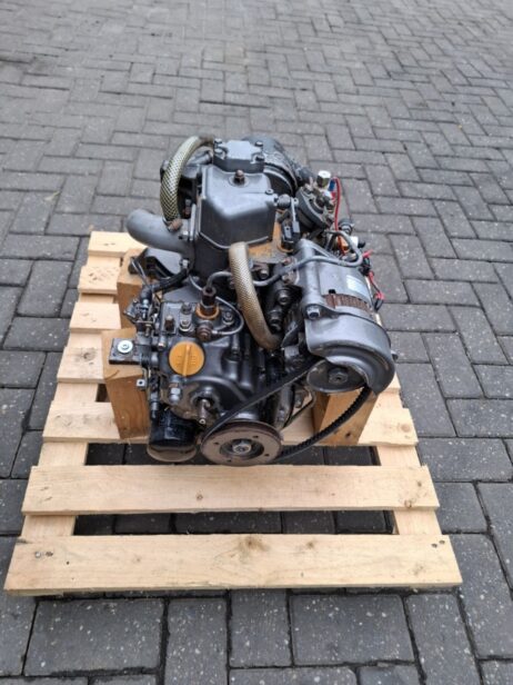 Yanmar 1GM10 10hp Marine engine with reverse gear - Image 2
