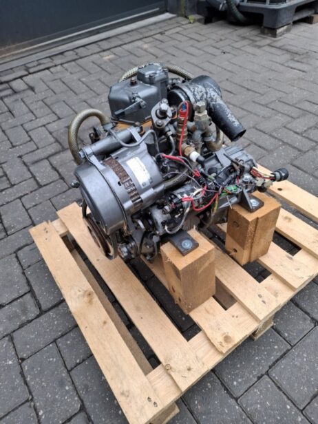 Yanmar 1GM10 10hp Marine engine with reverse gear - Image 10