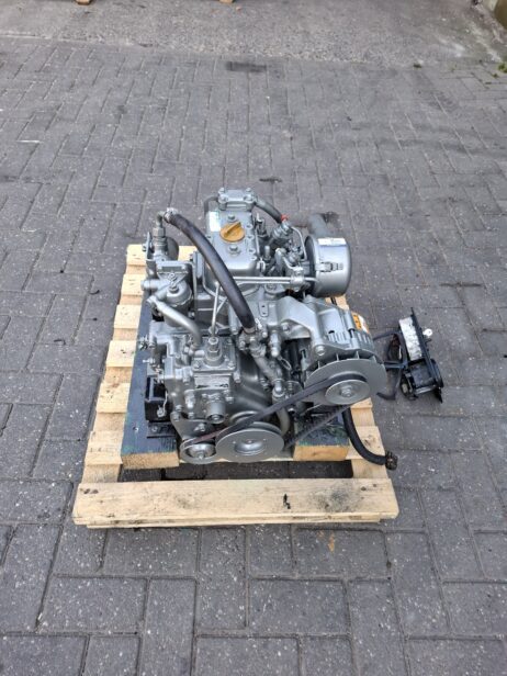 Yanmar 2GM20 16hp Marine engine with reverse gear - Image 7